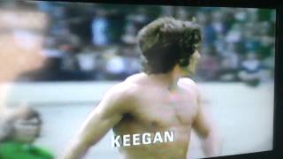 1081974 Charity Shield LEEDS UNITED v Liverpool BILLY BREMNER v Keegan reinactment [upl. by Ialocin953]