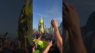 Banderazo de la hinchada de Peñarol [upl. by Hokanson]