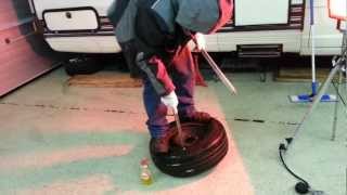 Reifen montieren per Hand  Manual tire mounting by hand [upl. by Koziara]