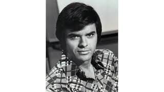 Robert Urich Biography [upl. by Kerby807]