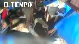 Impactante accidente de un autobús en China captado por cámaras de seguridad  EL TIEMPO [upl. by Edithe]