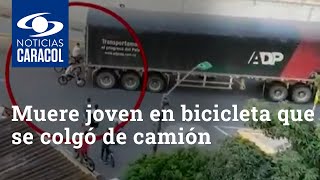 Muere joven en bicicleta que se colgó de camión en medio de peligrosa práctica [upl. by Ronda]